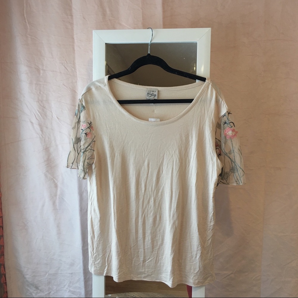 Como Vintage T Shirt w/ Floral Embroidered Sleeves